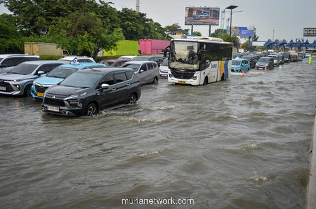 Ibu Kota Tergenang, Ribuan Warga Terdampak Akibat Luapan Kali Krukut
