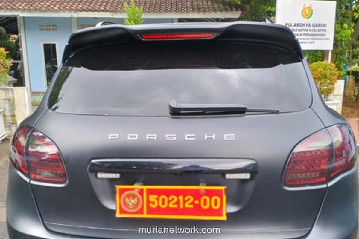 Porsche Cayenne Pakai Plat Palsu Kemhan Diamankan di Halim