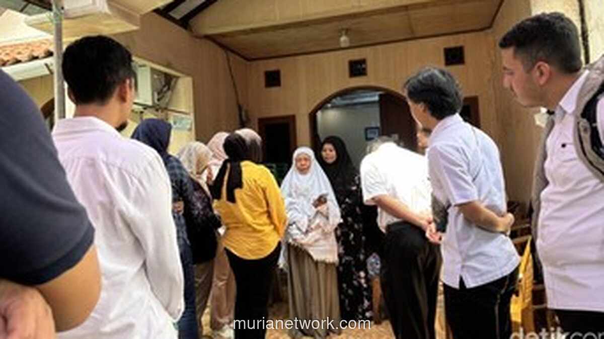 Hening di Jatimelati: Keluarga dan Sahabat Berduka untuk Ferry Irawan, Korban Pesawat Hilang di Pangkep