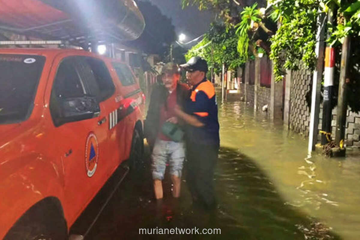 Hujan Deras Landa Bekasi, Delapan Kecamatan Terendam dan Longsor Mengancam