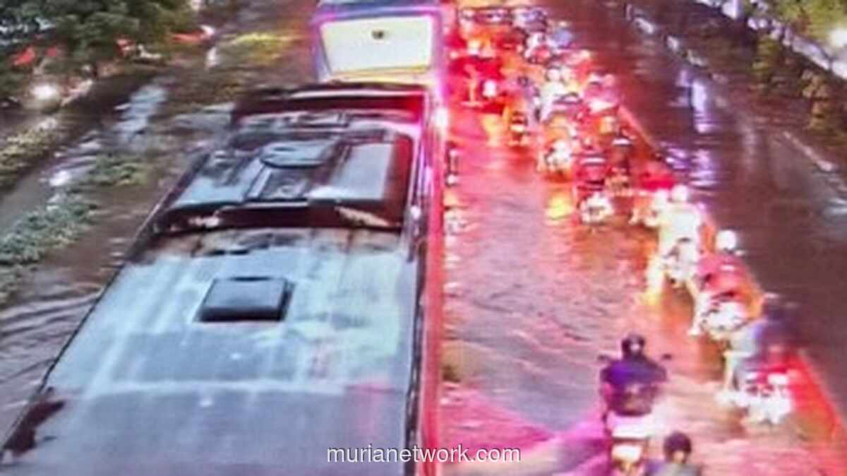 Hujan Pagi Guyur Jakarta, Dua Ruas Jantung Ibu Kota Tergenang