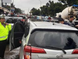 Tragis di Tengah Macet dan Banjir, Sopir Mobil Ditemukan Meninggal di Setir