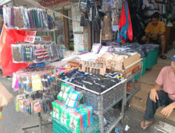 Hujan Deras di Jakarta, Kaus Kaki Tiba-tiba Jadi Buruan