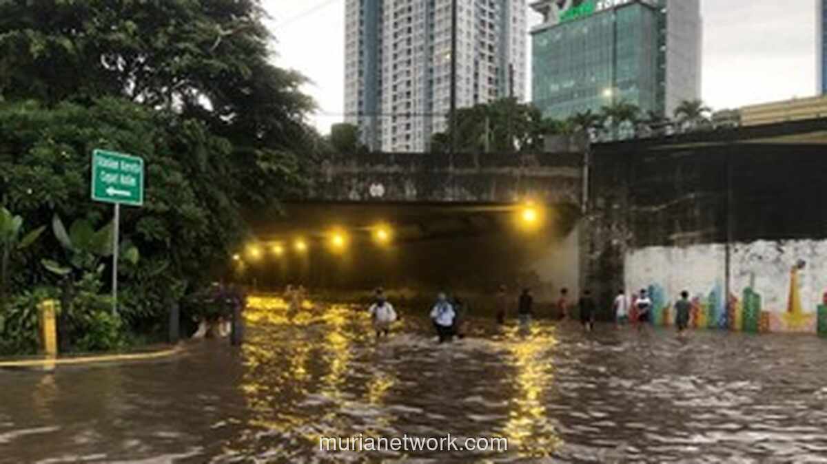 Genangan Air Halangi Akses ke Stasiun Halim, Penumpang Whoosh Diimbau Cari Jalur Lain