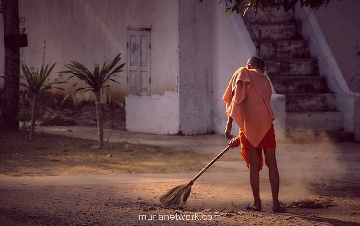Menyapu Saat Imlek: Mitos Pengusir Rezeki atau Sekadar Simbol Budaya?