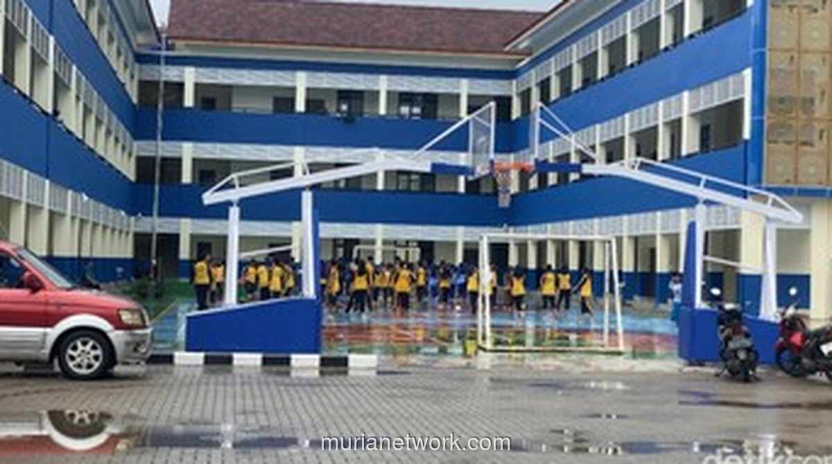 Renovasi Rp 28 Miliar, Siswa SMPN 3 Depok Malah Bawa Meja Lipat dari Rumah