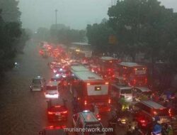 Hujan Deras Lumpuhkan Jakarta, Transjakarta Terpaksa Potong Rute