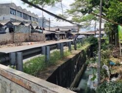Bau Busuk Pasar Cimanggis Tak Kunjung Sirna, Selokan Jadi Tempat Sampah Ilegal