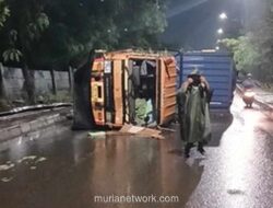 Truk Kontainer Terguling, Lalu Lintas Rorotan-Cakung Macet Parah