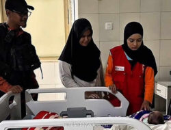 Bayi Patah Tulang Lahir di Pengungsian, Evakuasi Darurat Digelar Hingga Malam