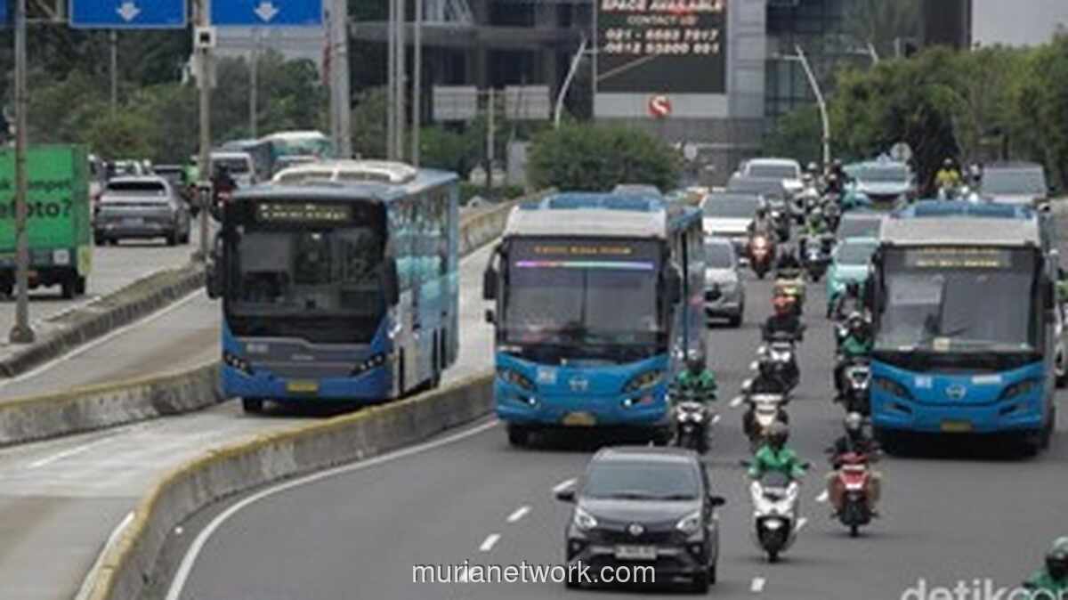 Banjir Pagi Ini Paksa Transjakarta Alihkan Rute di Sejumlah Titik