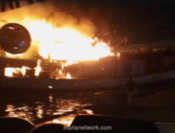 Kobaran Api Hanguskan Kapal di Pelabuhan Muara Baru, Asal Usul Masih Misterius