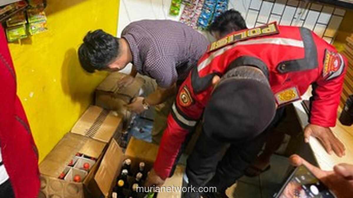 Razia Miras Ilegal di Serang Sita Ratusan Botol dan Dua Dirigen