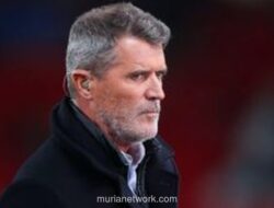 Roy Keane Peringatkan MU: Jangan Terburu-buru Angkat Carrick