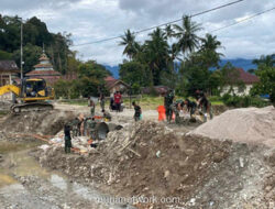 Gotong Royong TNI dan Warga Percepat Pembangunan Jembatan di Sumatera