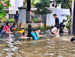 WTC Mangga Dua Terendam, Lalu Lintas Lumpuh Hingga Siang