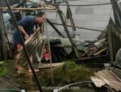 Hujan Deras di Bogor Runtuhkan Atap Rumah Warga