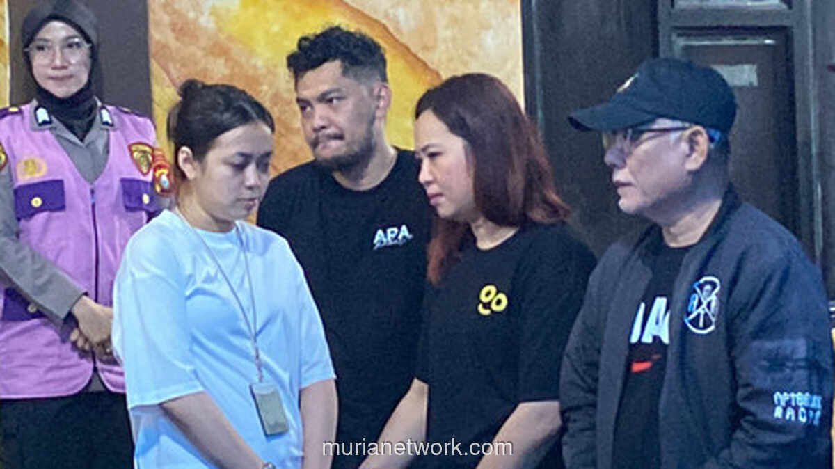 Keluarga Bawa Pulang Jenazah Pramugari dari Tebing 500 Meter di Pangkep