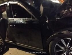 Mazda Ringsek Dihajar Kereta Usai Kabur dari Tabrakan Beruntun