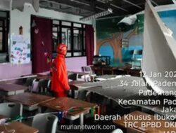 Plafon SDN 05 Pademangan Timur Ambruk Saat Siswa Sarapan