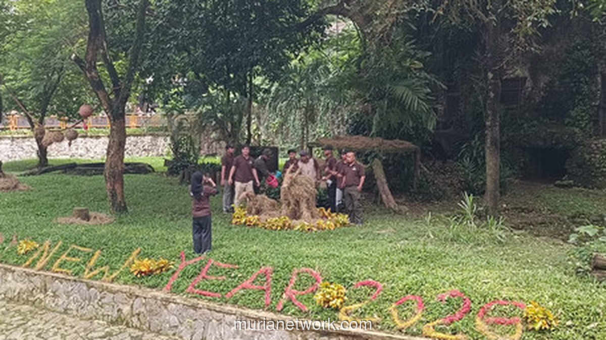 Ragunan Ramai di Hari Pertama 2026, Keluarga Berbondong Kenalkan Satwa pada Anak