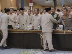 Prabowo Kumpulkan Kabinet di Bogor, Safari Khaki Warnai Retret Kedua