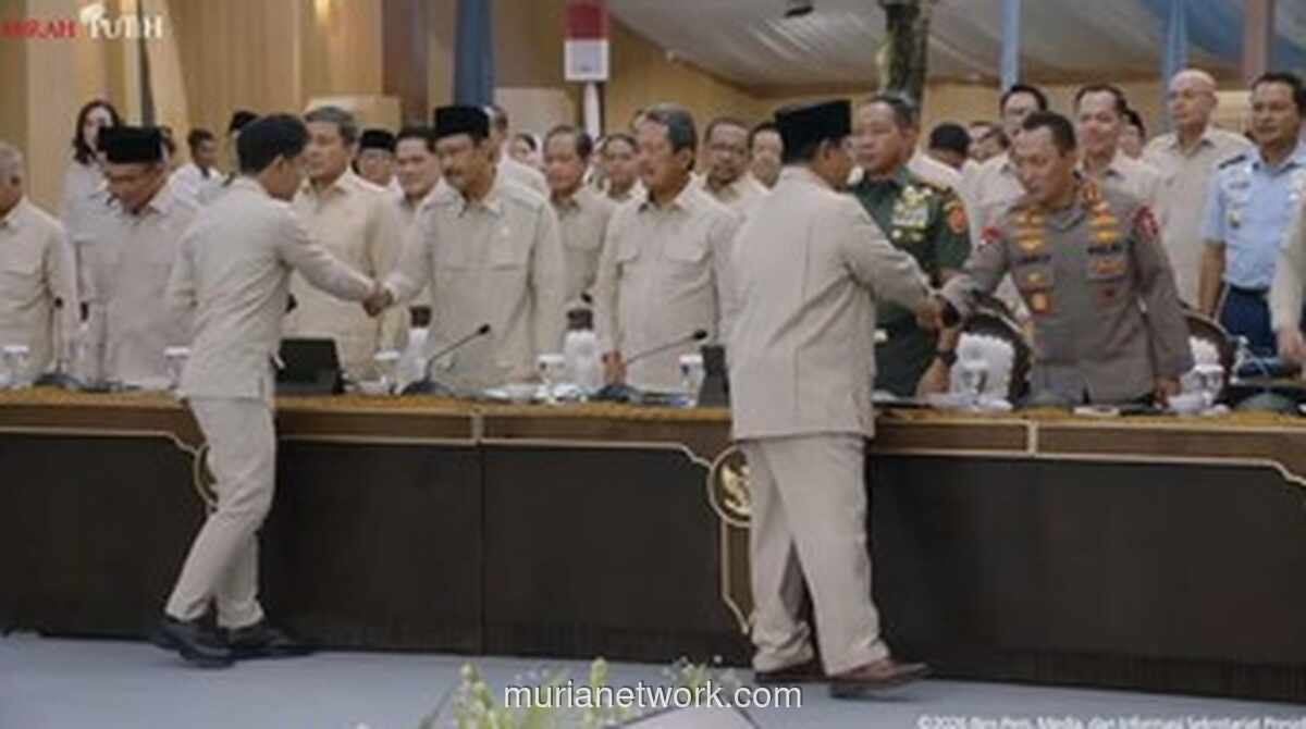 Prabowo Kumpulkan Kabinet di Bogor, Safari Khaki Warnai Retret Kedua