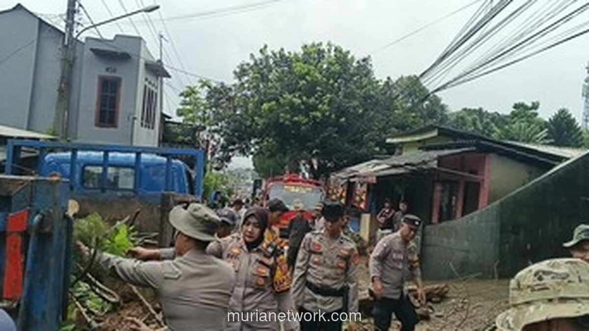 Longsor di Jalur Puncak, Akses Alternatif Tertutup Material Tebing