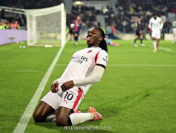 Leao Pecah Kebuntuan, AC Milan Puncaki Klasemen Usai Taklukkan Cagliari