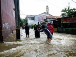 Tiga Puluh RT di Jakarta Masih Terendam, Warga Terpaksa Mengungsi