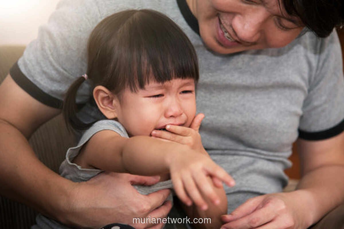 Balita Sengaja Muntah dengan Jari, Dokter Ungkap Batas Normal dan Alarm Bahaya