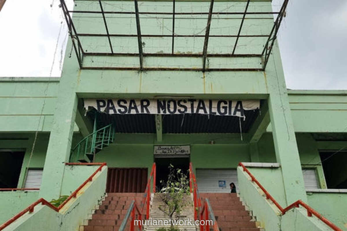 Di Pasar Nostalgia Surabaya, Barang Loak Berubah Jadi Harta Karun