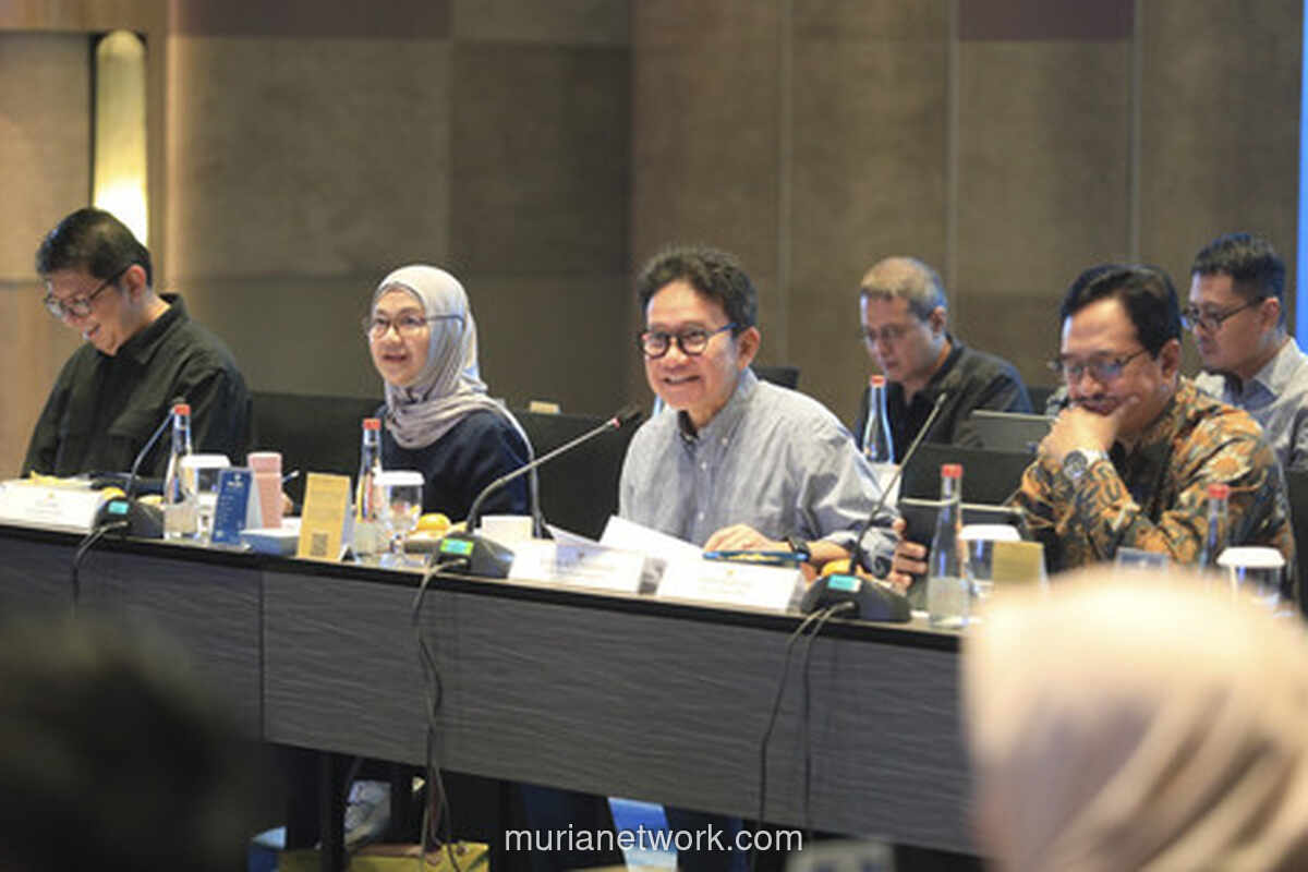 IHSG Anjlok, Wakil Ketua OJK Mirza Adityaswara Mengundurkan Diri