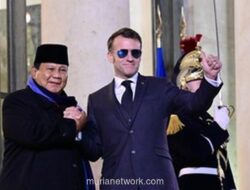 Prabowo dan Macron Berpelukan Hangat di Malam Akrab di Élysée