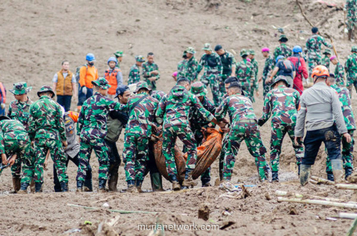 Longsor Cisarua Tewaskan 23 Marinir, Pencarian Terhambat Medan Berat
