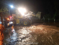 Pantura Lumpuh, Ratusan Rumah Terendam Akibat Hujan Deras di Situbondo