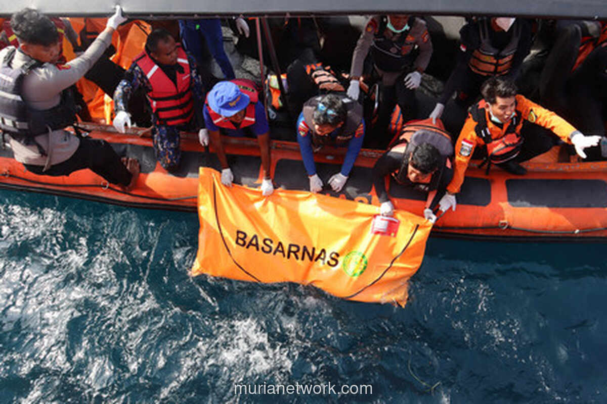 Jenazah Pelatih Valencia Ditemukan, Pencarian Dua Putranya Diperpanjang di Perairan Padar