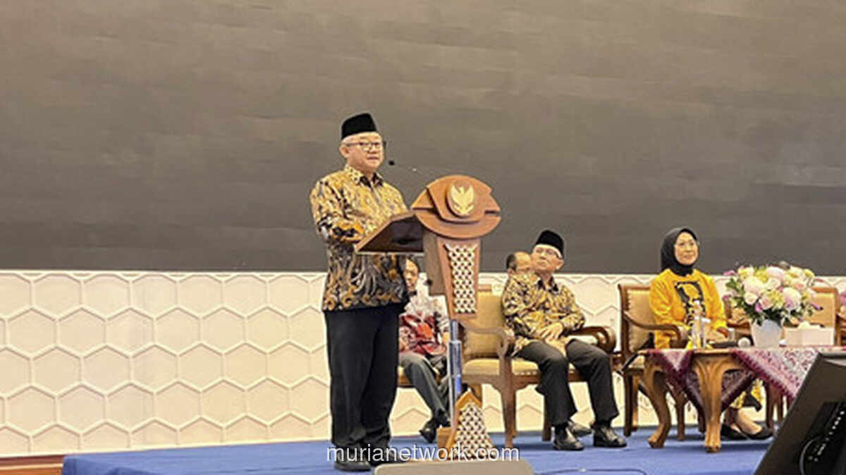 Kemendikdasmen Perkuat Upacara Bendera dengan Ikrar Pelajar dan Lagu Kebersamaan