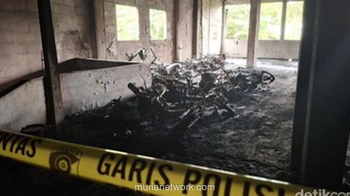 Korsleting Alarm Motor Picu Kobaran Api di Parkiran Stasiun Bogor, 19 Kendaraan Hangus