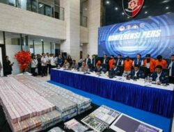 Polri Bongkar Jaringan Judi Online dan Pencucian Uang, Bukti Senilai Rp96,7 Miliar Dipamerkan