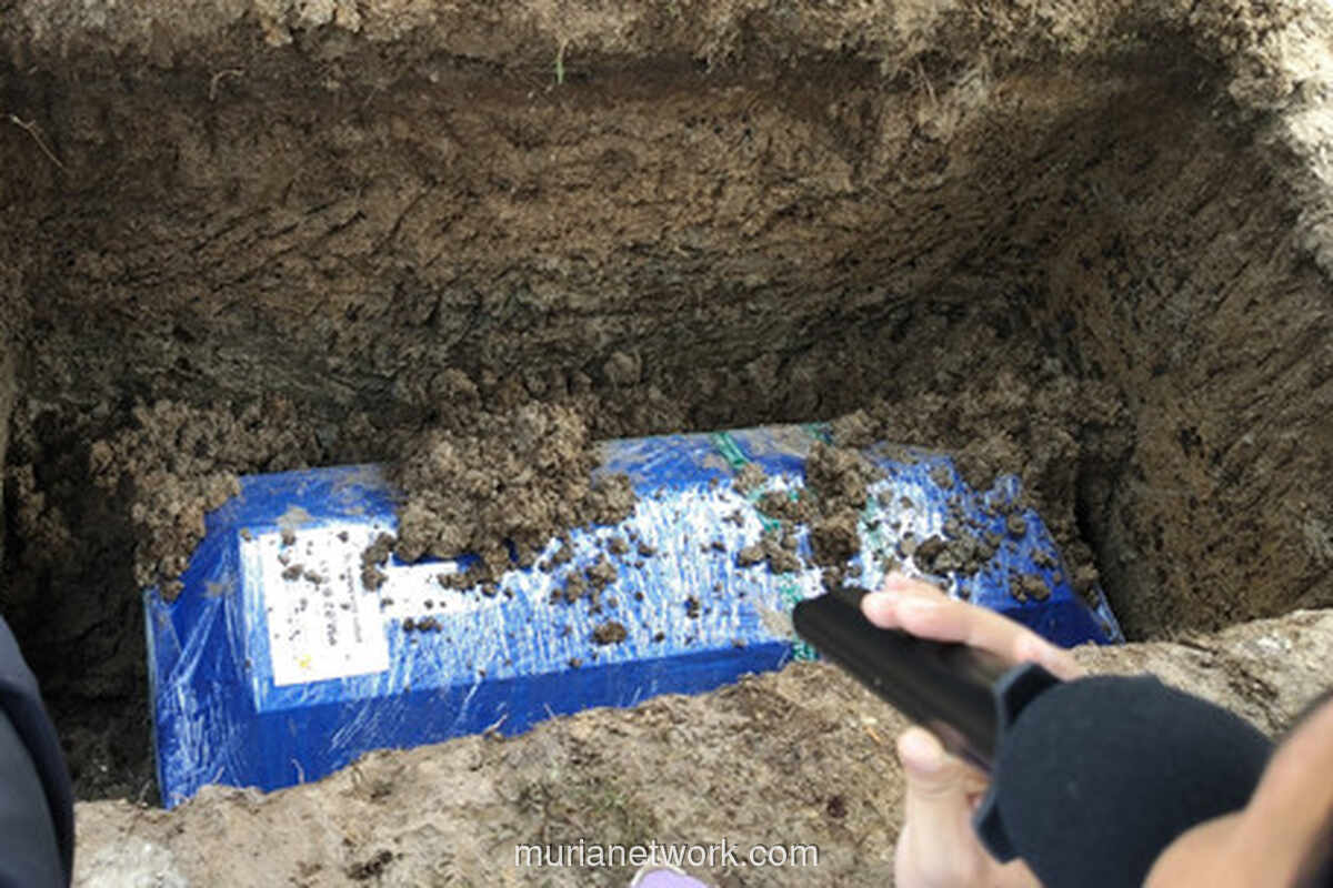 Pilot Korban Jatuhnya Pesawat ATR 42-500 Dimakamkan di Tengah Duka Keluarga