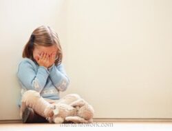 Bocah Perempuan Ditemukan Menangis di Pinggir Jalan Narogong, Ingin Ditemani ke Rumah Ibu