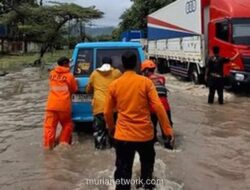 Cilegon Terendam Lagi, Jalan Raya Anyer Lumpuh Total