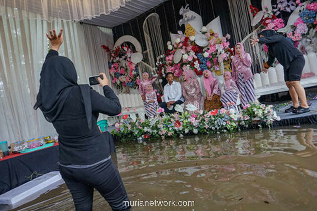 Pernikahan di Tengah Banjir, Sukacita Tak Tergenang Air