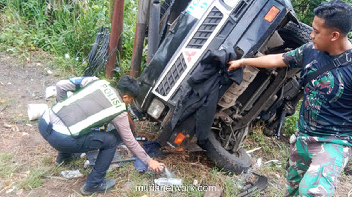 Ekskavator Lepas, Meluncur Ganas dan Hantam 6 Kendaraan di Jonggol