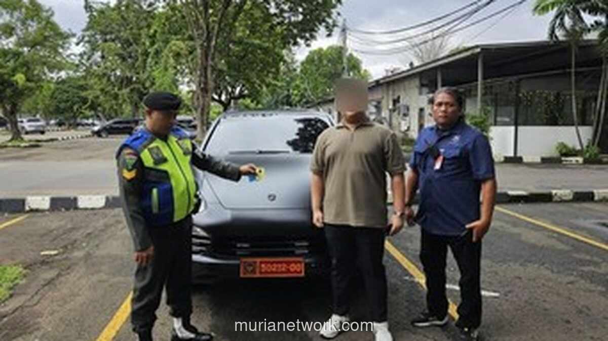 Misteri Pelat Dinas Kemhan di Porsche Cayenne: Warisan dari Ayah Bukan Pegawai