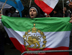 Iran Gelap, Jalanan Membara: Protes Anti-Rezim Berkobar Meski Internet Dipadamkan