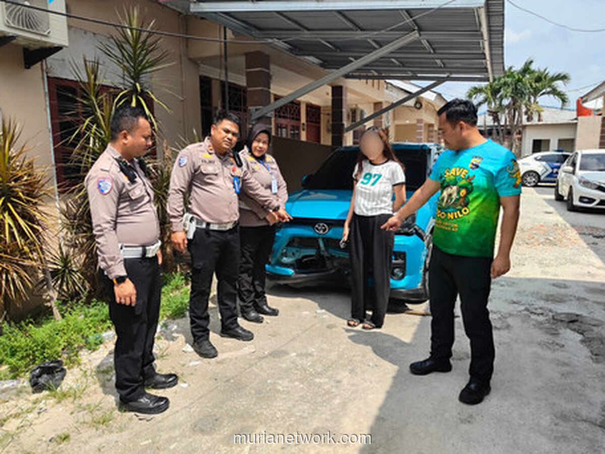 Video Call Saat Nyetir, Seorang Perempuan Tabrak Lari Pekerja Jalan hingga Tewas