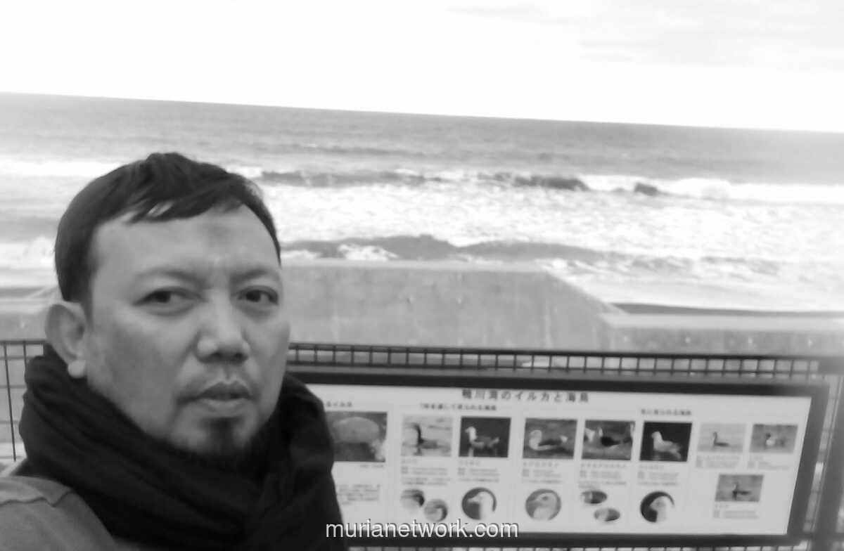 Distraksi: Senyuman Licin yang Menggerogoti Fokus Anak Muda