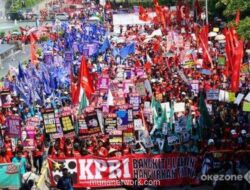 Buruh Serbu DPR dan Kemnaker, Tuntut UMP Jakarta Rp5,89 Juta